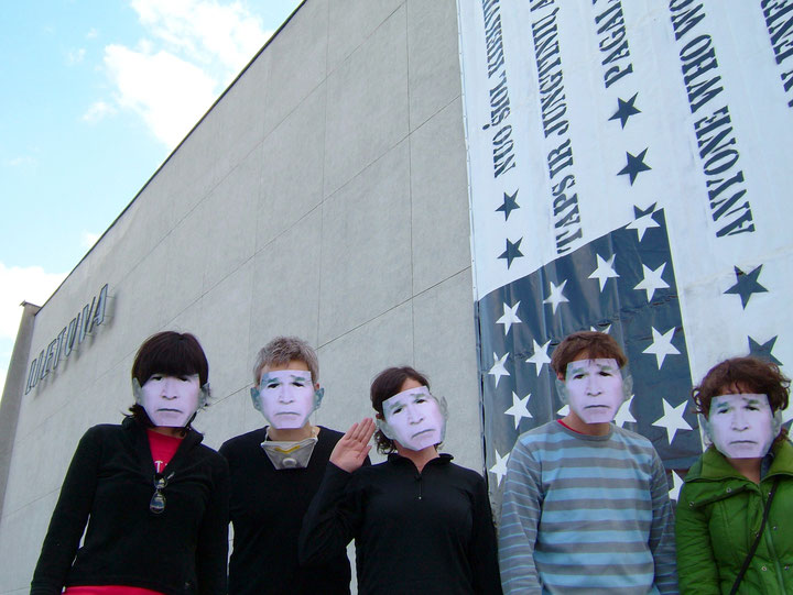 Pro-test Lab, America Will Help Us, 2005, Aktion im Lietuva-Kino, Vilnius, © Urbonas Studio