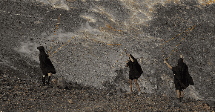 <i>Vulcano III</i>, 2024, Konzept: Nikolaus Gansterer, Performance: Nikolaus Gansterer, Mariella Greil, Peter Kozek, Foto: Victor Jaschke. © ShakenGrounds