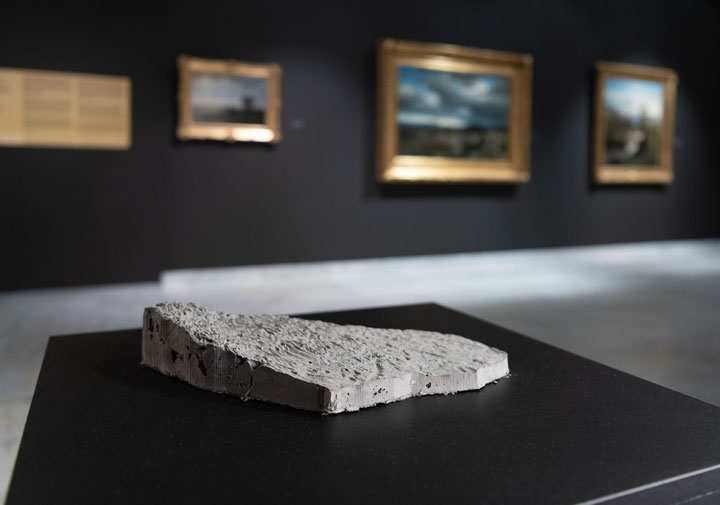 Liv Bugge, "Maria" from the series "Goliat, Draugen & Maria" (2021). Sculpture in blue clay, app, film. Installation photo,  "Experiences of Oil", Stavanger Art Museum, 12 November 2021 – 18 April 2022. Courtesy the artist. Photo: Markus Johansson/MUST