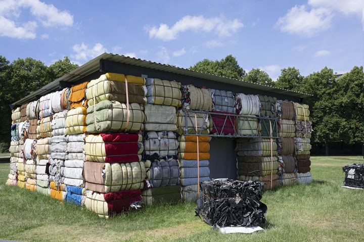 The Nest Collective, "Return To Sender", 2022, Installationsansicht, Karlswiese (Karlsaue), Kassel, 14 Juni 2022, Foto: Nils Klinger