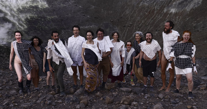 <i>Trembling Teorema</i>, 2024, Konzept und Performance: Mariella Greil, Peter Kozek, Lucie Strecker, Victor Jaschke et al., Foto: Victor Jaschke. © Shaken Grounds