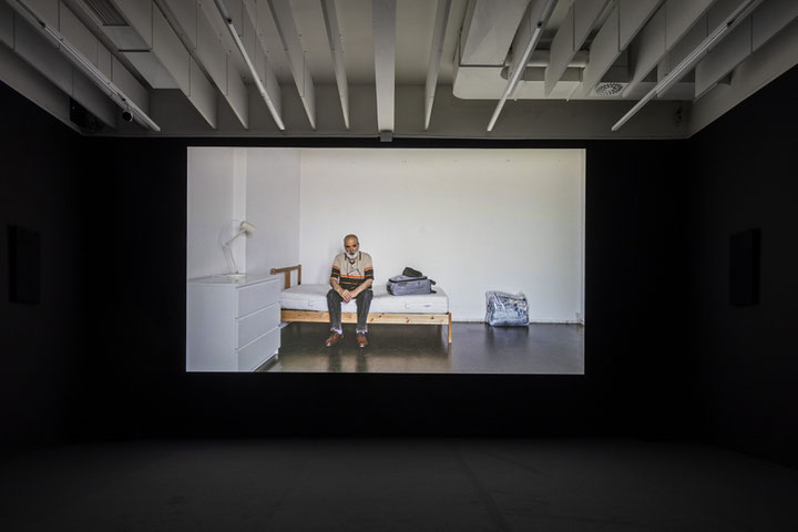 Bani Abidi, <i>The Song</i>, Film, 2022, Ausstellungsansicht, Salzburger Kunstverein, 2022, Foto: Andrew Phelps, © Salzburger Kunstverein