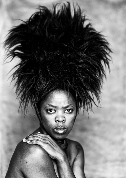 Zanele Muholi, <i>Bester II, Paris</i>, 2014, © Zanele Muholi, Aus der Serie <i>Somnyama Ngonyama</i>, 2012-16, Courtesy: Stevenson, Cape Town/Johannesburg und Yancey Richardson, New York