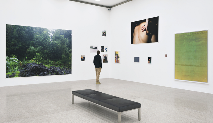 Wolfgang Tillmans, Ausstellungsansicht, mumok, 2021–22, Foto: Georg Petermichl, © mumok, Courtesy: Galerie Buchholz, Maureen Paley, London, David Zwirner, New York