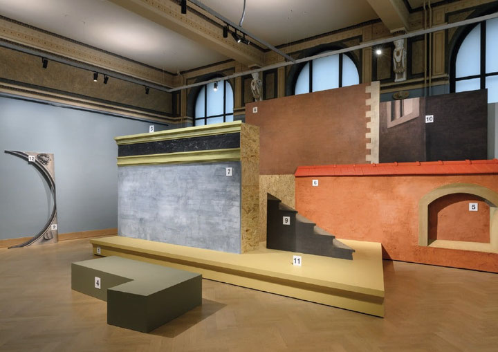 Klaus Scherübel,<i>Cranach’s Holy Productivity</i> im Rahmen der Reihe <i>Die Sammlung betrachten & An Insert by</i>, Installationsansichten, Gemäldegalerie, Akademie der bildenden Künste Wien, 2024, © Akademie der bild. Künste Wien, Foto: Iris Ranzinger