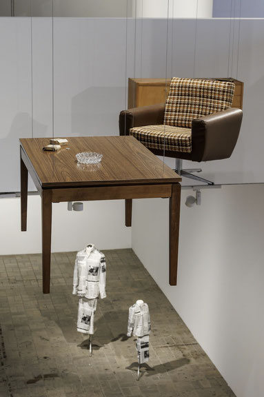 Sung Tieu, <i>1992</i>, Installationsansicht, KW Institute for Contemporary Art, Berlin, 2025, Courtesy: Sung Tieu, Foto: Frank Sperling ➄➅