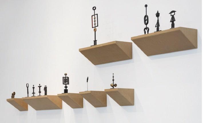 Rudolf Štafa, Skulpturen aus Eisen, 1965–67, Ausstellungsansicht, <i>Kino Kosmos</i>, PLATO, Ostrava, 2025, © PLATO, Foto: Martin Polák