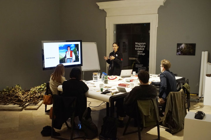 <i>Everyday Fairy Tale</i>-Arbeitsgruppe Diagramm für Magie, Papier, Kohle, 2024, Ausstellungsansicht, CSW Ujazdowski Castle, Warschau