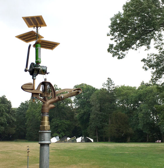 Ingo Schulz, <i>Dry sprinklers</i>, 2016/20, installation, solar sound installation with 9 circular sprinklers, solar cells, photo: Bettina Maria Brosowsky