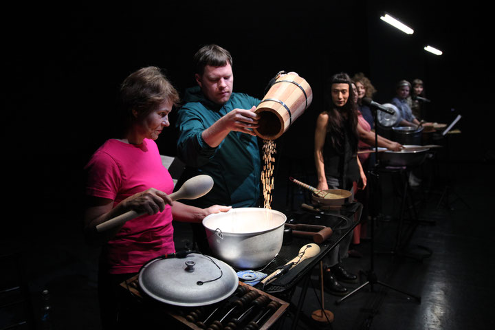 <i>Die Abschaffung der Familie</i>, Theater Rampe, Stuttgart, Januar 2020, Foto: Dorothea Tuch, Courtesy: HAU Hebbel am Ufer