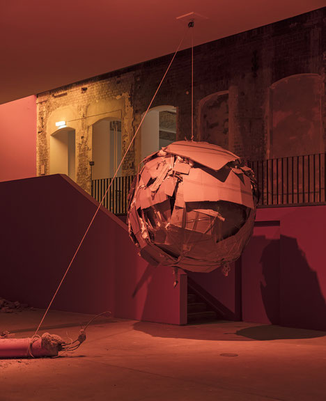 Dineo Sheshee Bopape, Untitled (Of Occult Instability) [Feelings], 2016–18 Installationsansicht,10. Berlin Biennale, KW, Berlin Courtesy: Dineo Seshee Bopape, Jabu Arnell, Lachell Workman, Mo Laudi, Robert Rhee, Sfeir-Semler, Foto: Timo Ohler