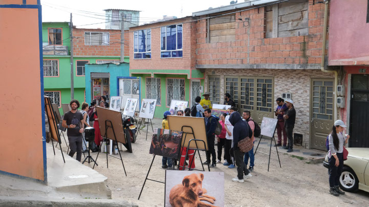 Präsentation von Bildern und Podcasts, das Erinnerungsprojekt der Asodenfa-Frauen betreffend, auf dem Evaristo Bernate Castellanos Festival in Potosi, Bogota, Mai 2023, Foto: Luis Ortiz